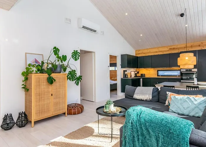 Vaeiski By Interhome *